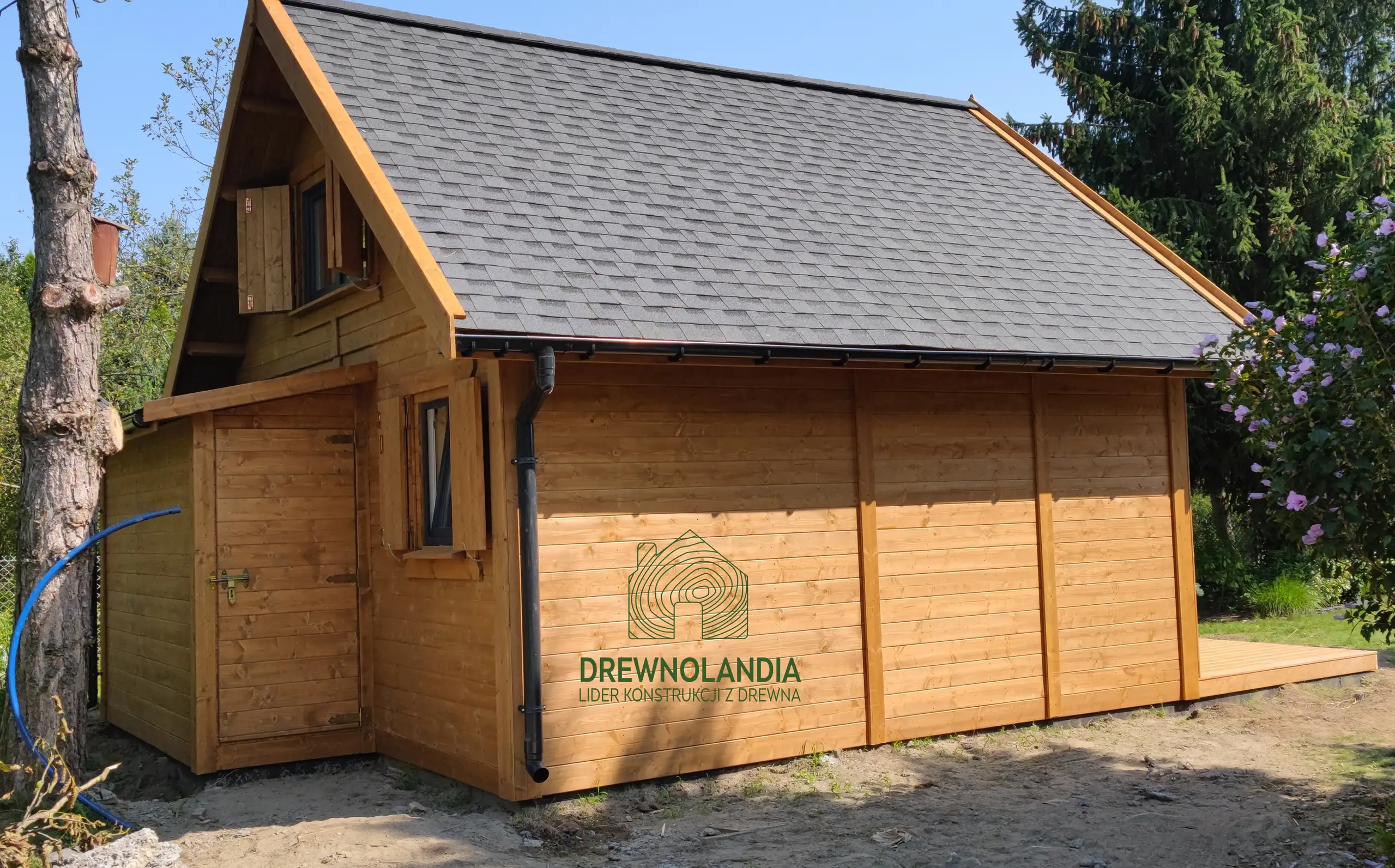 Nowoczesny drewniany domek z antresolą Adam IV 5,9m x 5,9m 