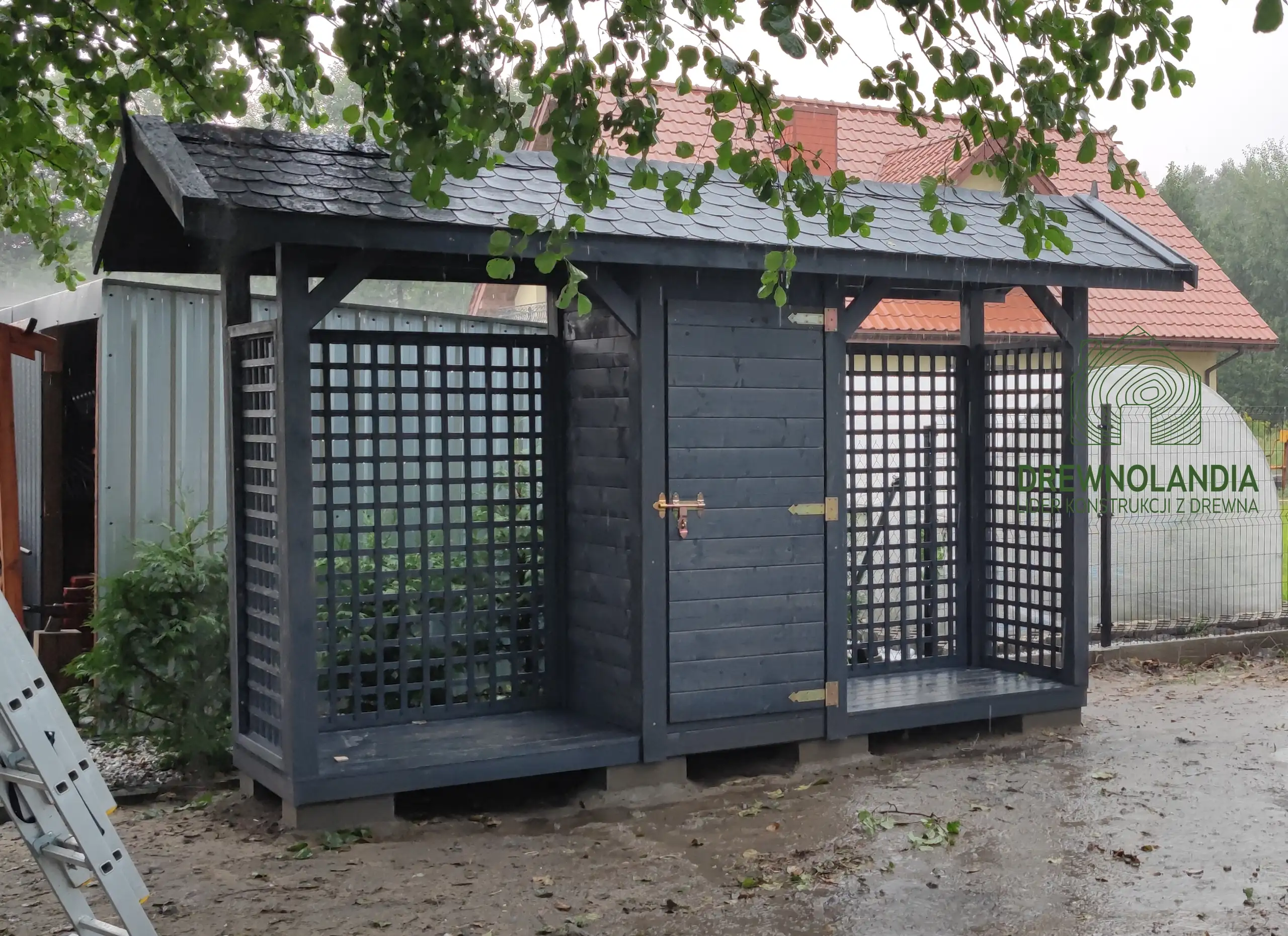 Drewutnia Dagmara - 7x1m, z magazynkiem narzędziowym 