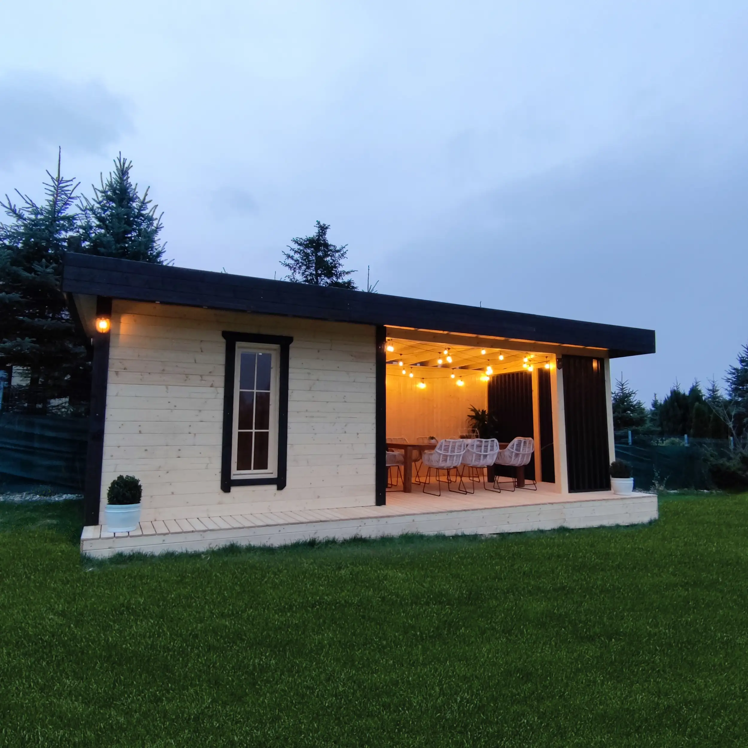 Domek narzędziowy Nataniel 8m x 3,5m z przestrzenią wypoczynkową