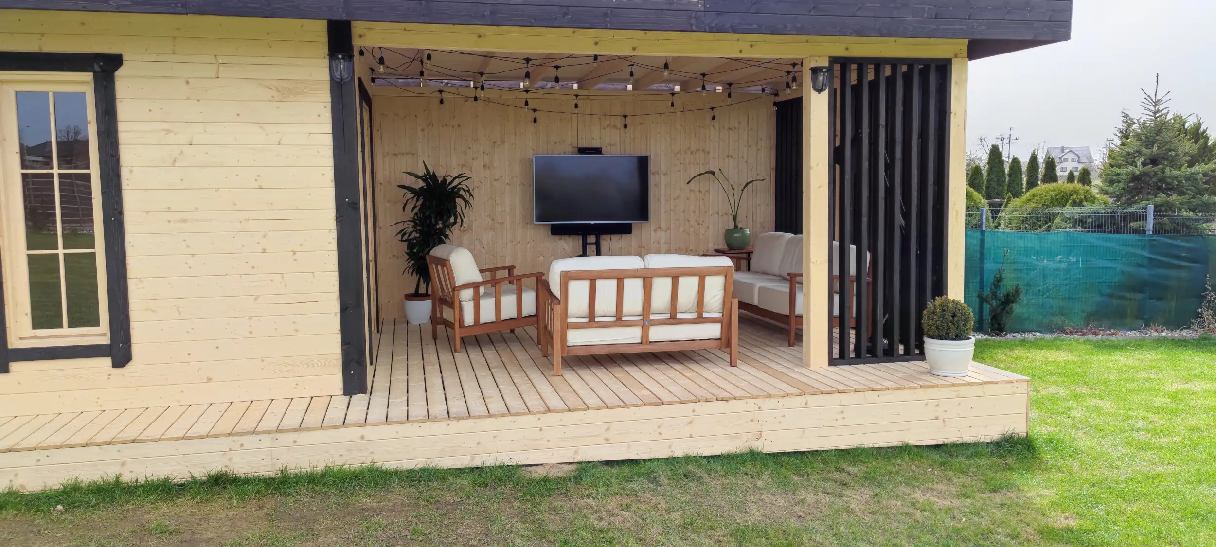 Domek narzędziowy Nataniel 8m x 3,5m z przestrzenią wypoczynkową