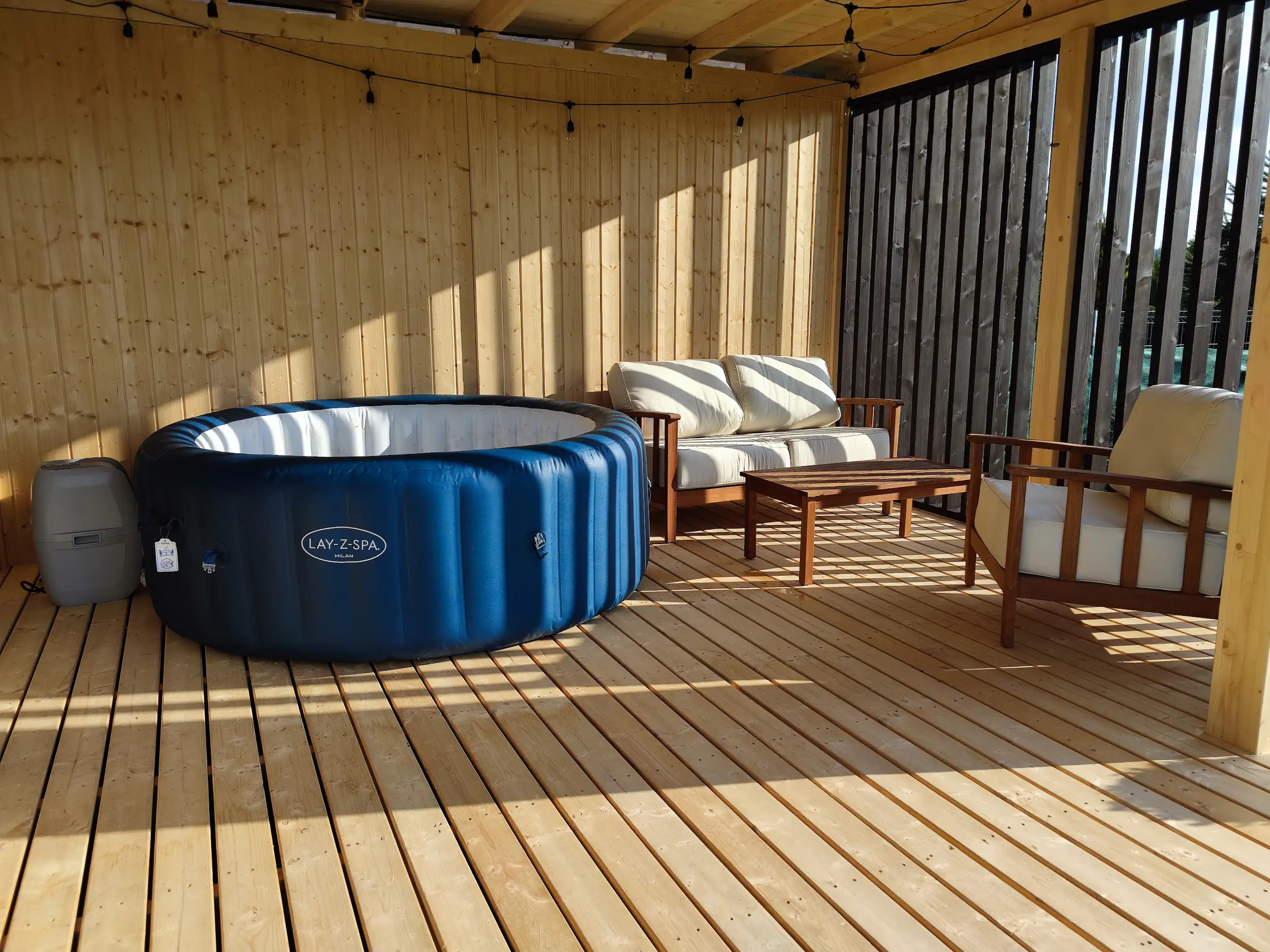 Sauna ogrodowa 8m x 3,5m z przestrzenią wypoczynkową