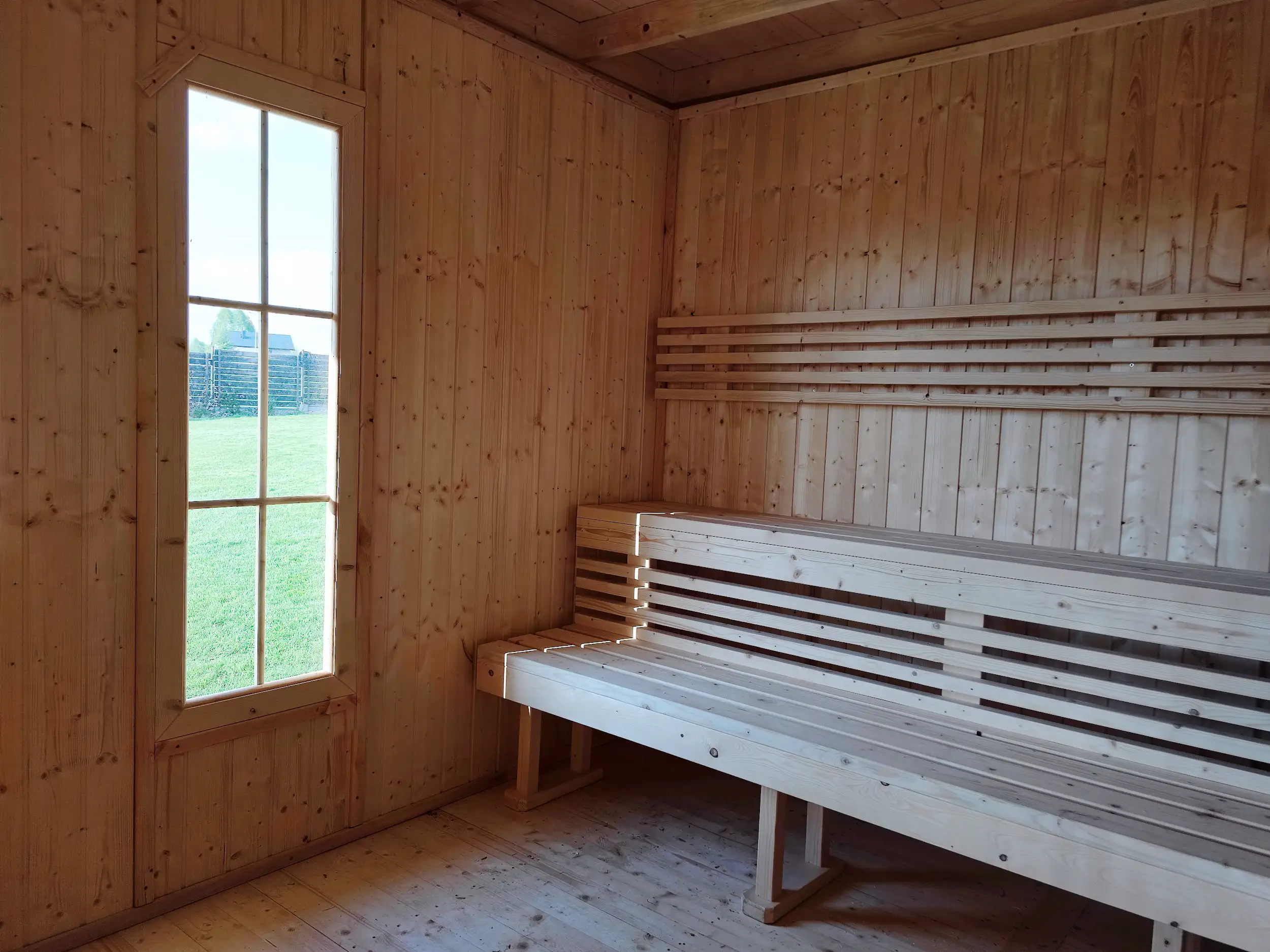 Sauna ogrodowa 8m x 3,5m z przestrzenią wypoczynkową