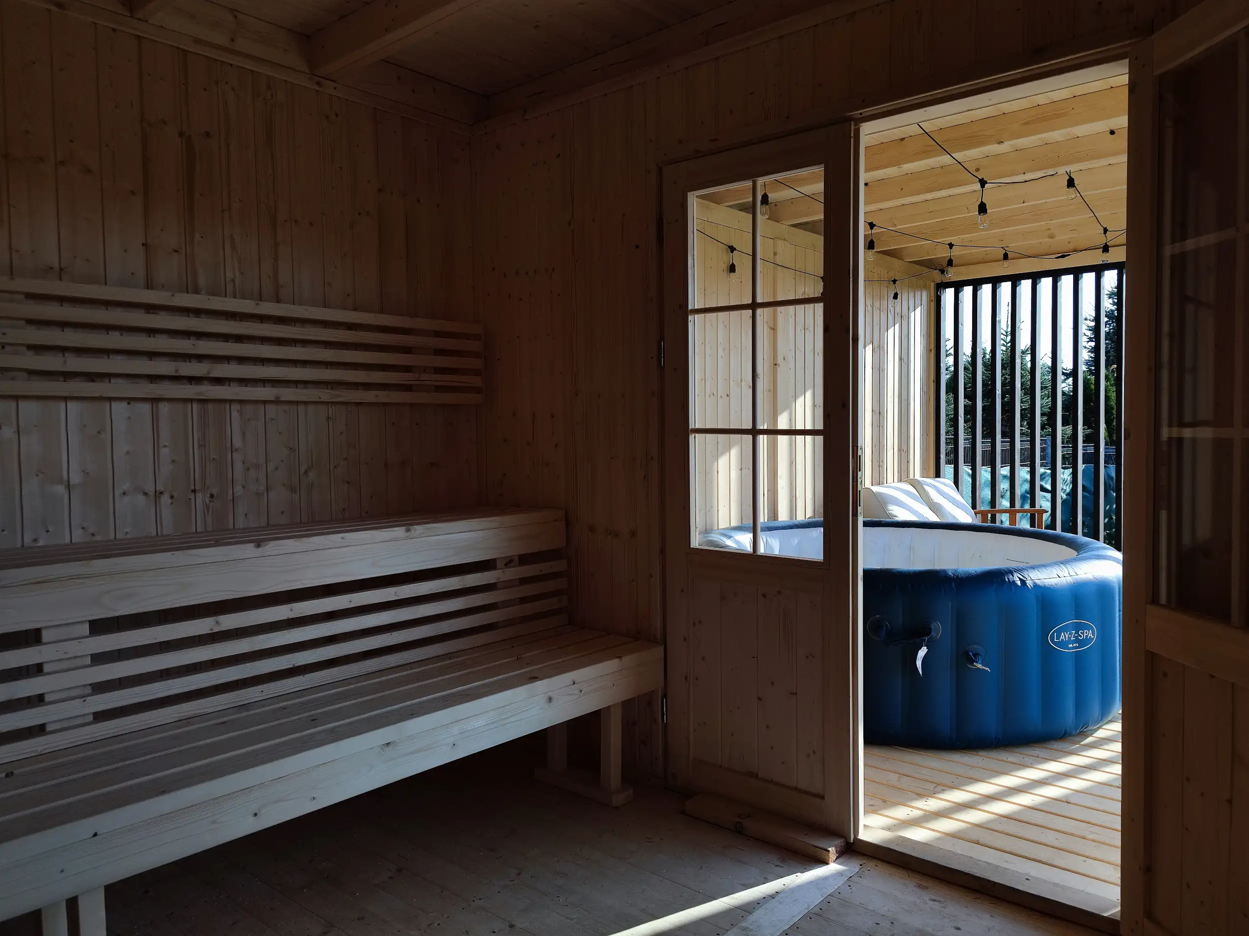 Sauna ogrodowa 8m x 3,5m z przestrzenią wypoczynkową