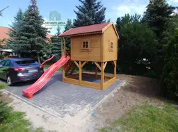Domek dla dzieci Bolek - 2,8m x 2m z małym placem zabaw - zdjęcie 9
