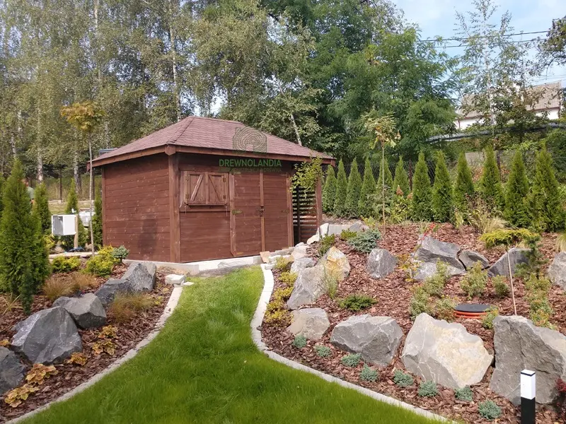 Domek z drewutnia drewniany