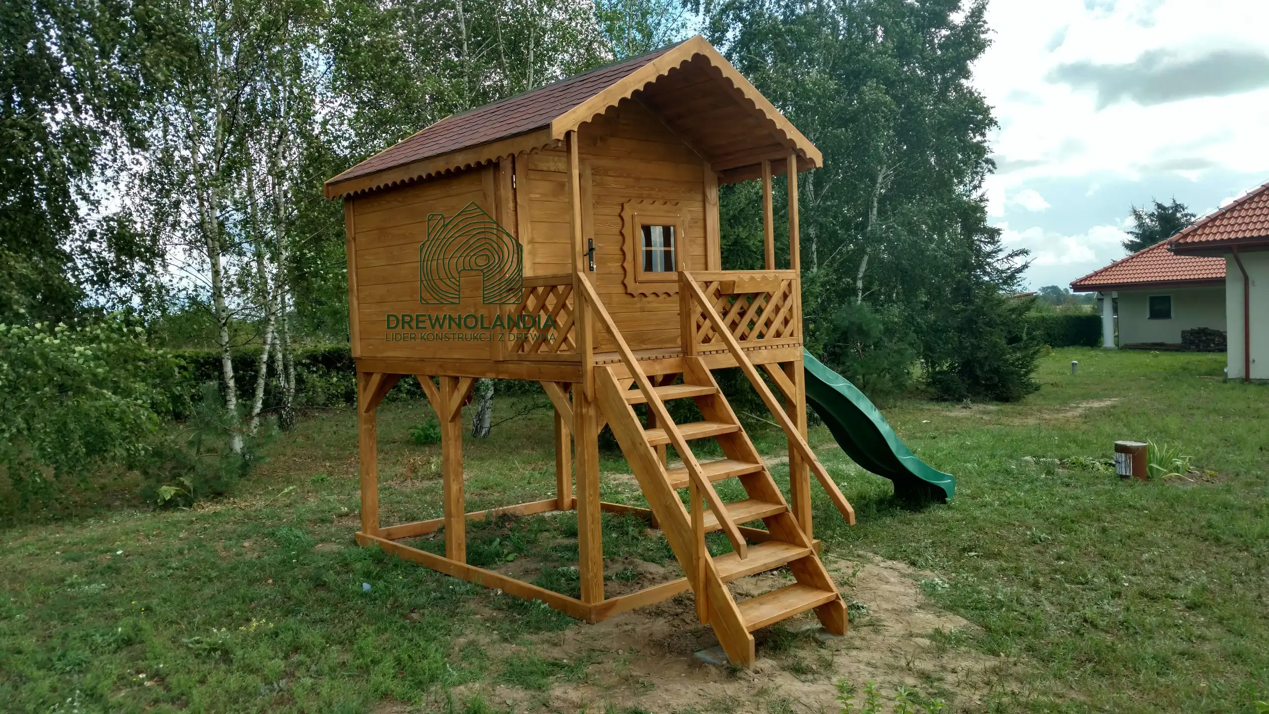 Domek dla dzieci Bolek - 2,8m x 2m z małym placem zabaw