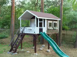 Domek dla dzieci Bolek - 2,8m x 2m z małym placem zabaw - zdjęcie 28