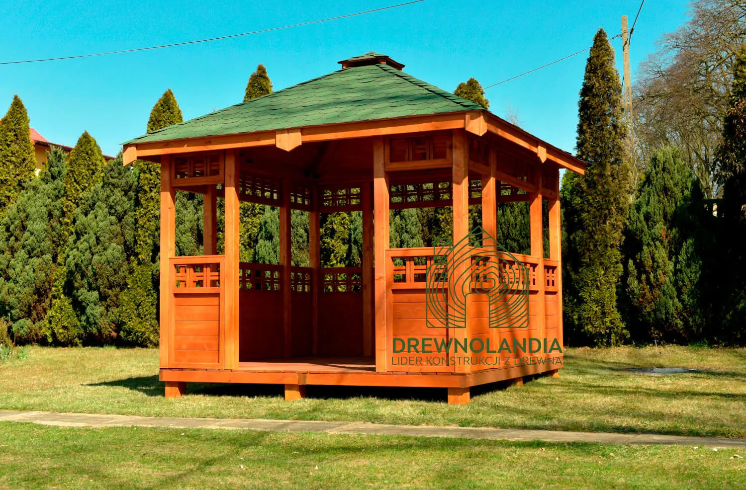 Dzialkowa altanka z drewna