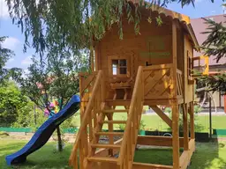 Domek dla dzieci Bolek - 2,8m x 2m z małym placem zabaw - zdjęcie 19