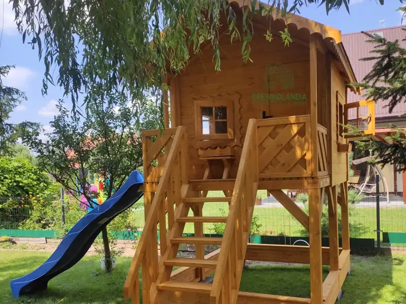 Domek dla dzieci Bolek - 2,8m x 2m z małym placem zabaw