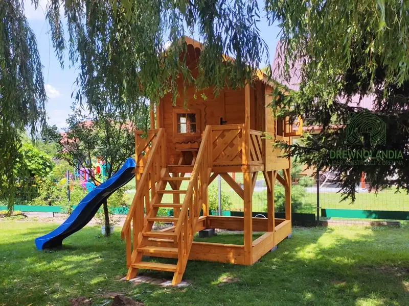 Domek dla dzieci Bolek - 2,8m x 2m z małym placem zabaw