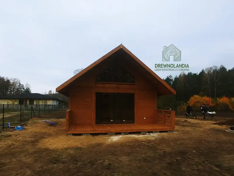 Nowoczesny drewniany domek z antresolą Adam IV 5,9m x 5,9m 