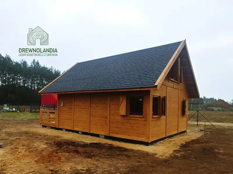 Nowoczesny drewniany domek z antresolą Adam IV 5,9m x 5,9m 