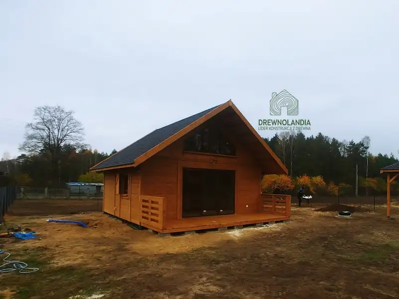 Nowoczesny drewniany domek z antresolą Adam IV 5,9m x 5,9m 