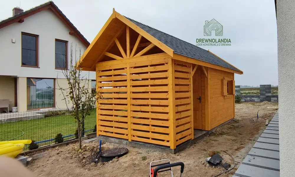 Drewniany domek na narzędzia z drewutnią Kuba 7x2m