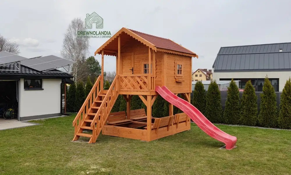 Domek dla dzieci Bolek - 2,8m x 2m z małym placem zabaw